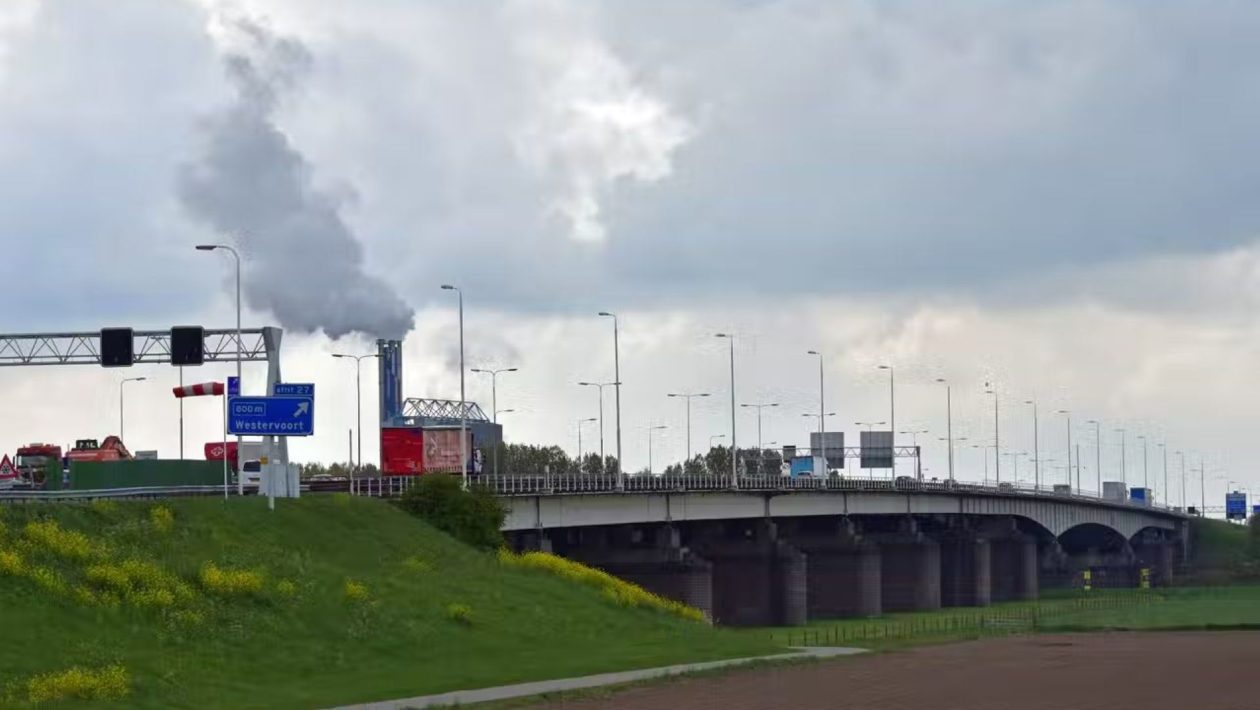 De IJsselbruggen gezien vanuit Arnhem. Foto: Rijkswaterstaat