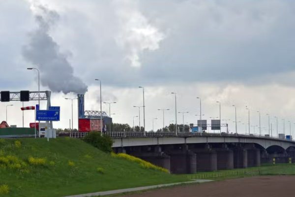 De IJsselbruggen gezien vanuit Arnhem. Foto: Rijkswaterstaat