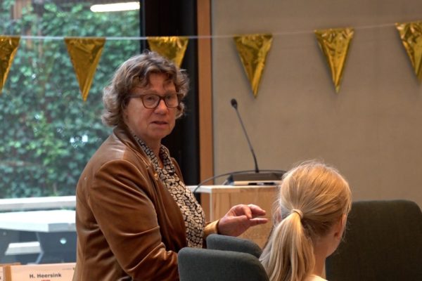 Rheden wil meer vrouwen aan de politieke tafel. Foto: Omroep Gelderland
