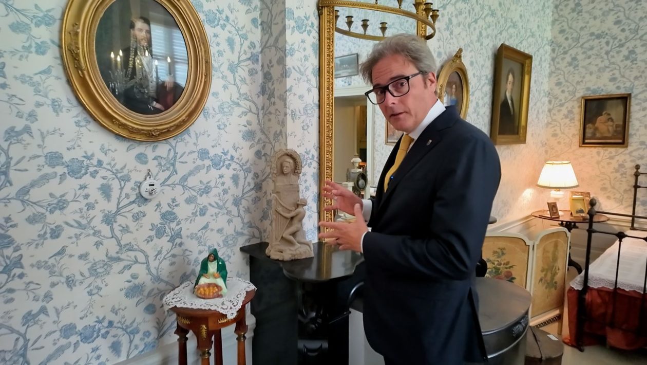 Ridder Bas in kasteel Rosendael Foto: Omroep Gelderland