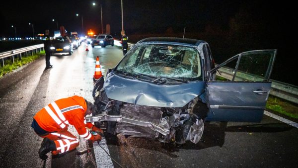 Bestuurster met spoed naar ziekenhuis na crash A348 Foto: Persbureau Heitink
