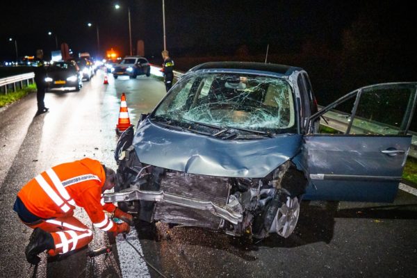 Bestuurster met spoed naar ziekenhuis na crash A348 Foto: Persbureau Heitink