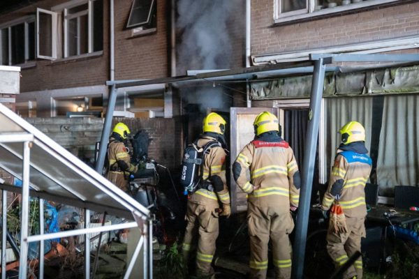 Het huis aan de Rijnstraat in Velp is tijdelijk onbewoonbaar Foto: Persbureau Heitink