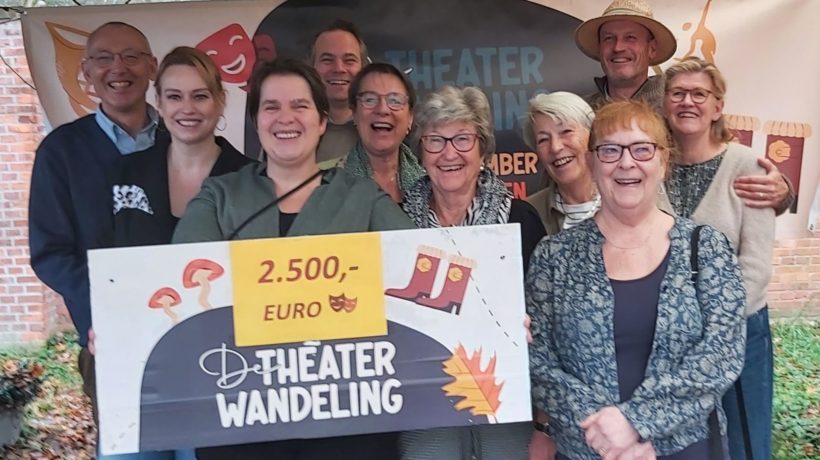 Rotary’s Theaterwandeling schenkt 2500 euro per goed doel Foto: Bert de Lange