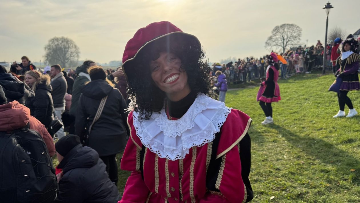 Grote drukte bij intocht Sinterklaas in Dieren Foto: Studio Rheden
