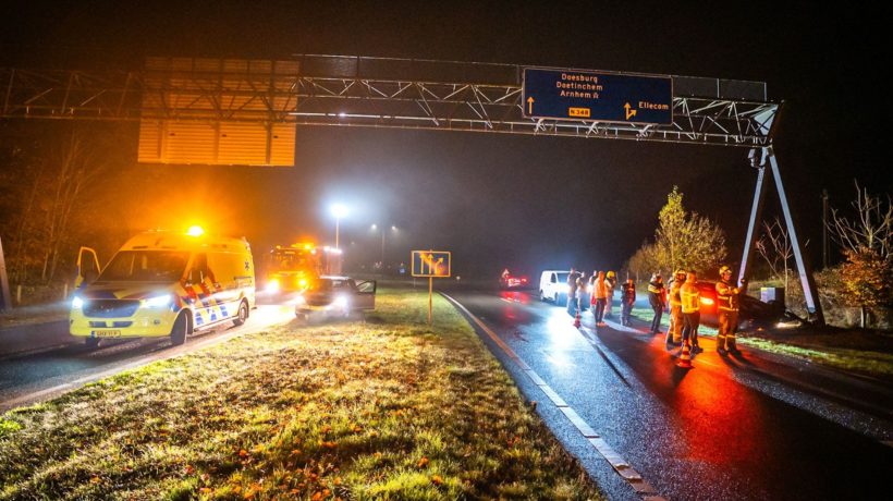Auto slaat over de kop op de N348