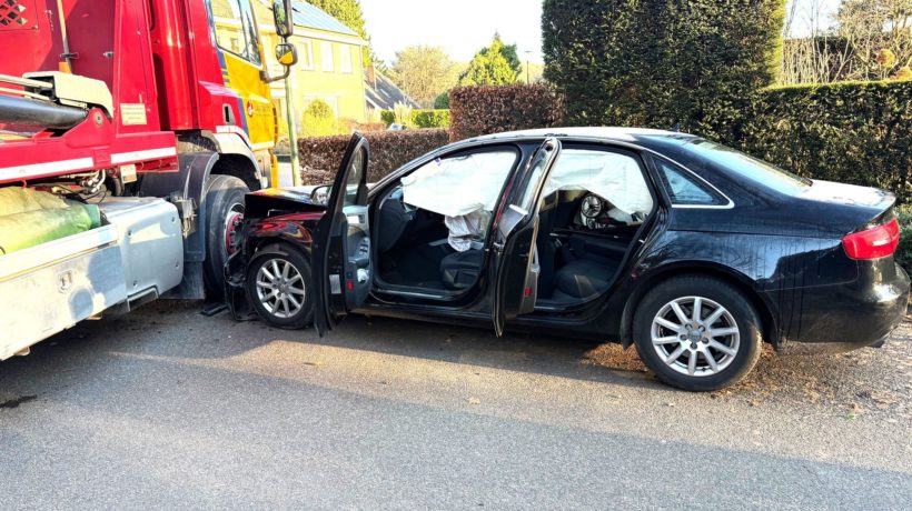 Audi rijdt met volle snelheid tegen stilstaande vrachtwagen Foto: Studio Rheden