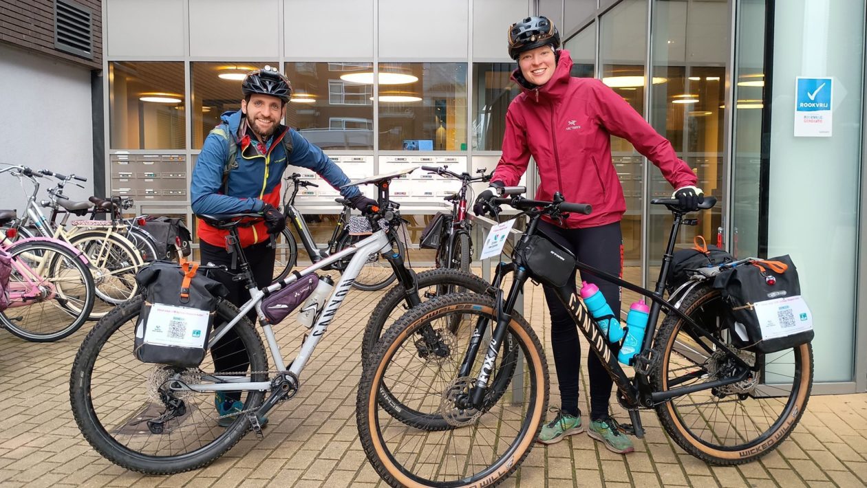 Rhedense Janneke Schot fietst 222 kilometer voor 3FM Serious Request Foto: Janneke Schot