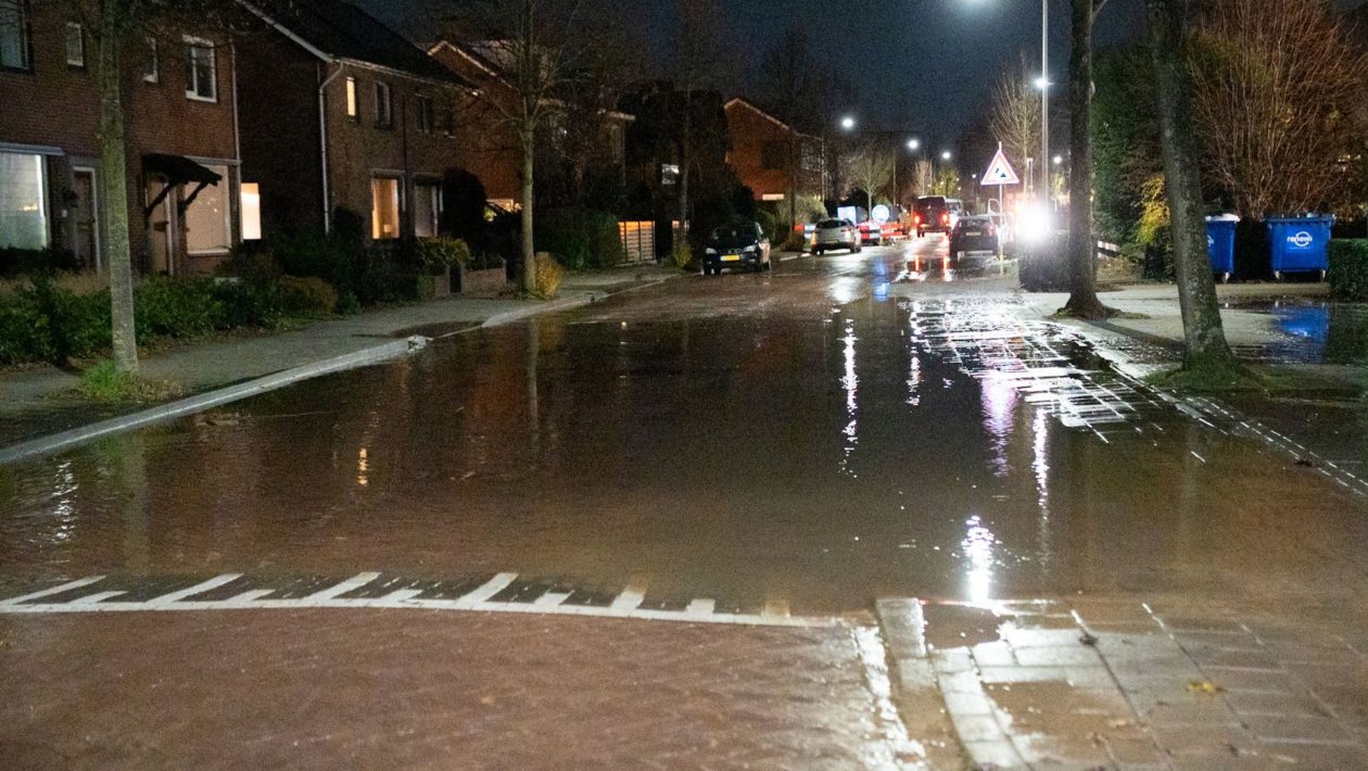 Dit was het derde lek in één week Foto: Sebastiaan Kleijn / Persbureau Heitink