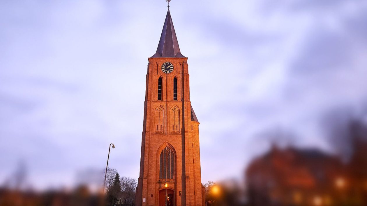 Nieuwe verlichting zet Dierense Toren letterlijk in een ander licht Foto: Dierense Toren