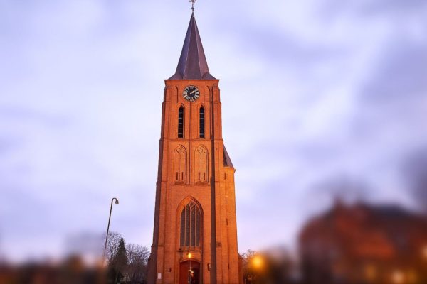 Nieuwe verlichting zet Dierense Toren letterlijk in een ander licht Foto: Dierense Toren