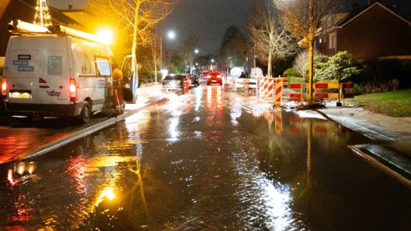 Derde lek in één week zet wijk onder water Foto: Sebastiaan Kleijn / Persbureau Heitink