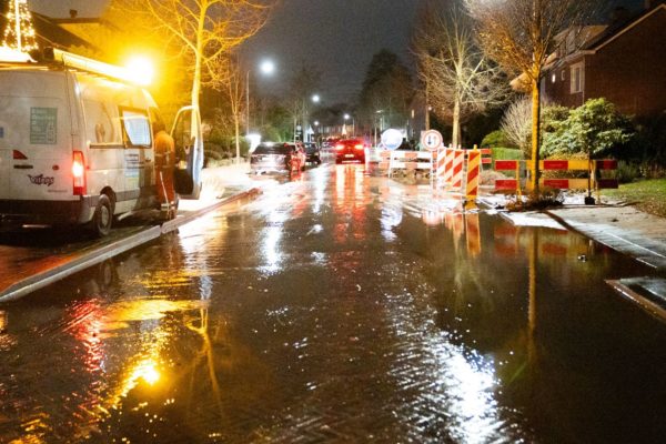 Derde lek in één week zet wijk onder water Foto: Sebastiaan Kleijn / Persbureau Heitink