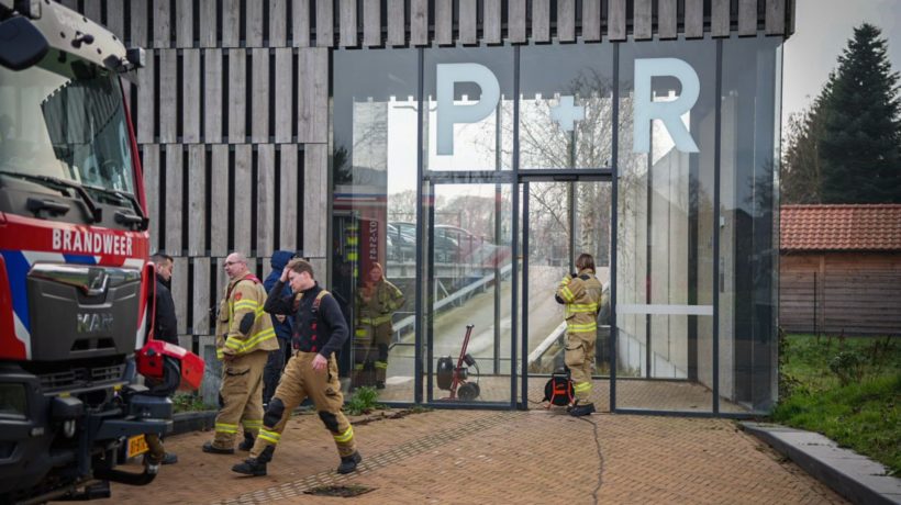 Rook in trappenhuis door vuurwerk in lift station Dieren Foto: Persbureau Heitink