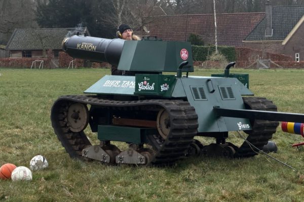 Carbid schieten naast Kasteel Middachten Foto: Studio Rheden