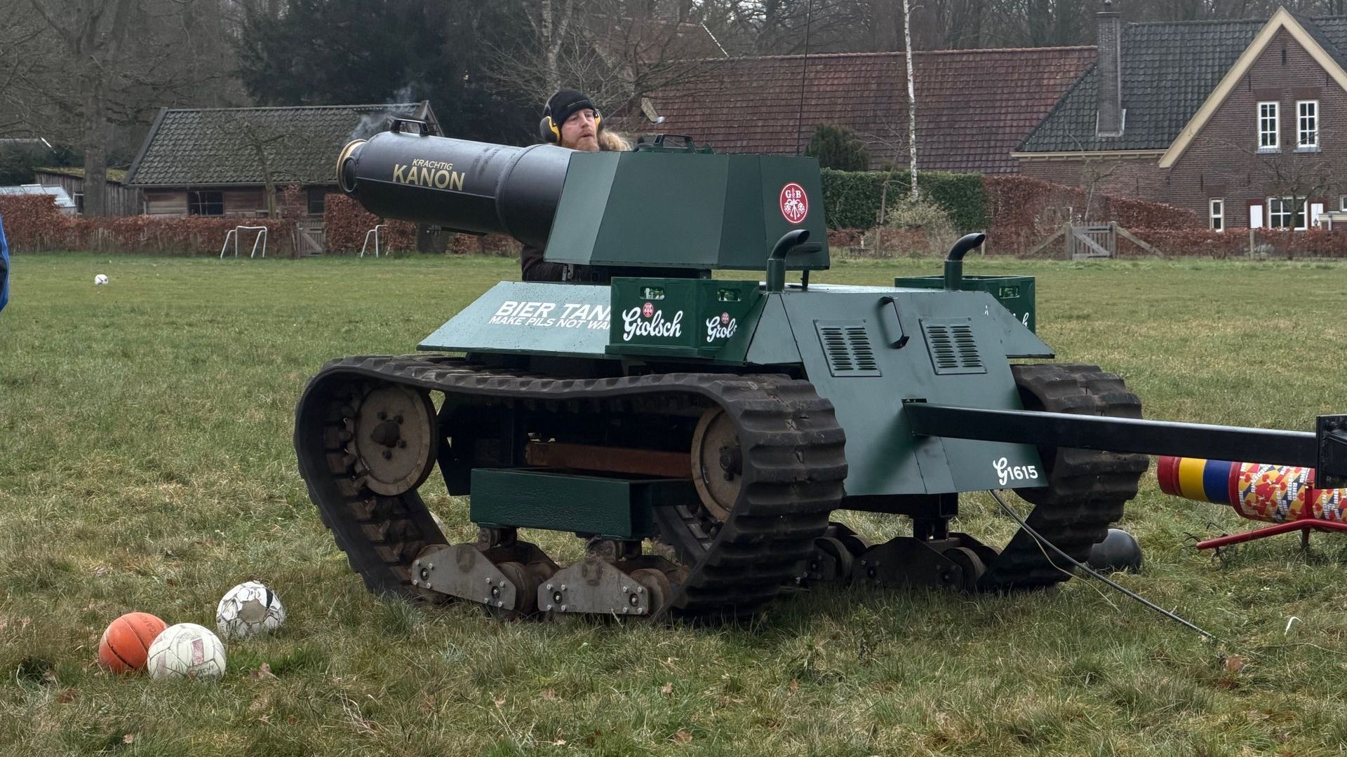 Grolsch-tank na oudejaarsknallen met carbid nu te koop