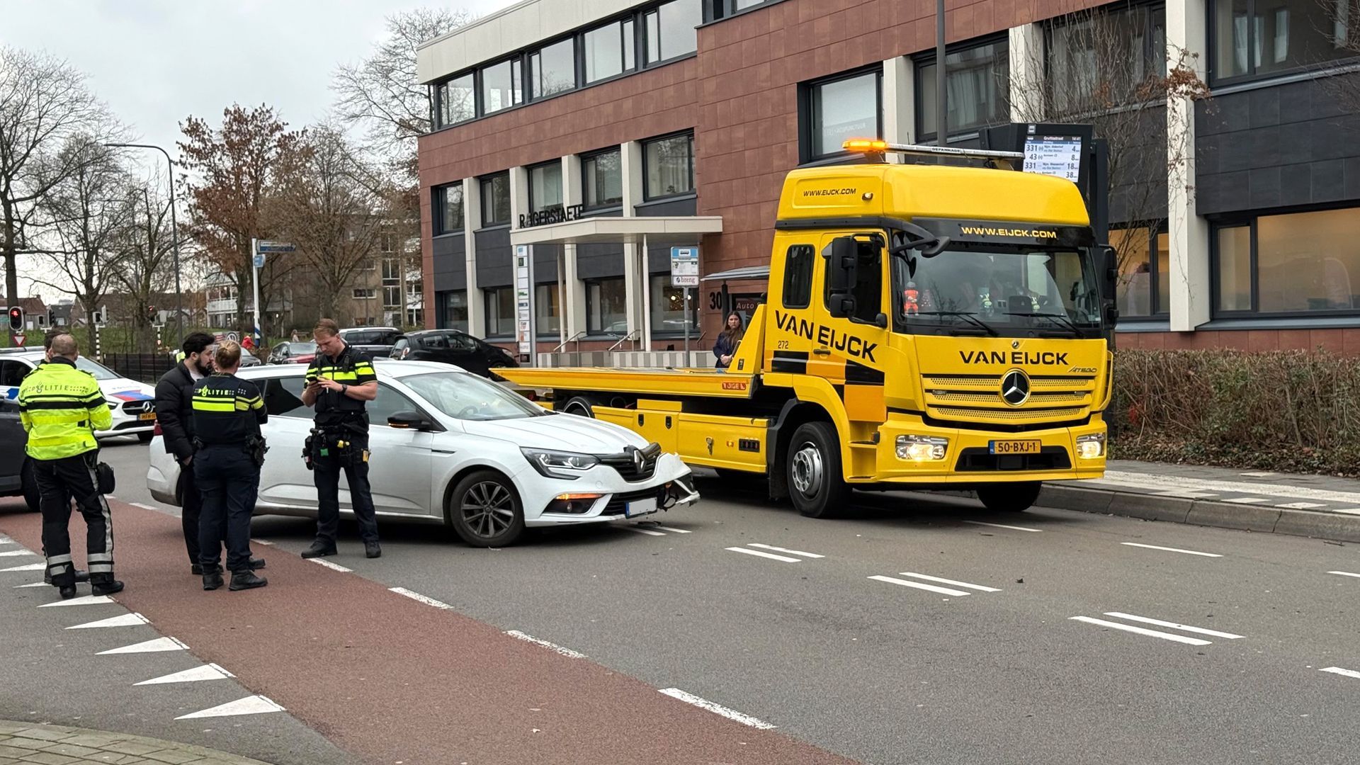 Twee auto’s total loss na klapper in Velp