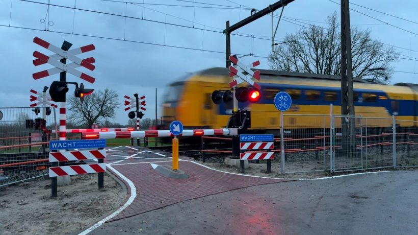 Overweg Lentsesteeg in Worth-Rheden weer open Foto: Martin Slijper