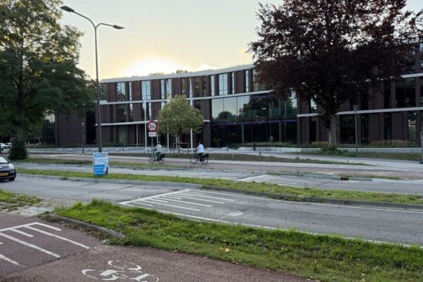 Gemeentehuis in De Steeg Foto: Martin Slijper