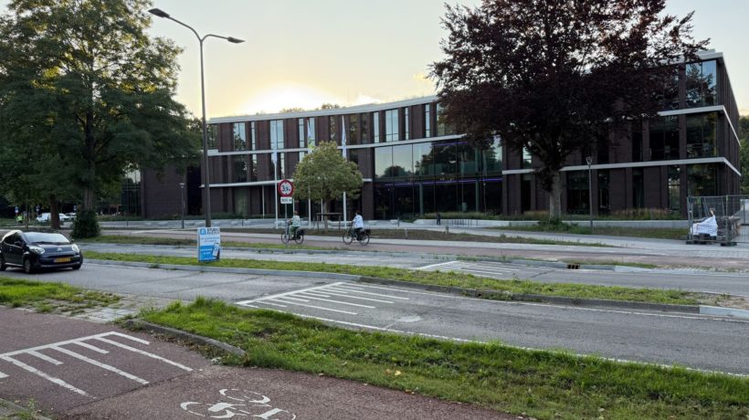 Gemeentehuis in De Steeg Foto: Martin Slijper