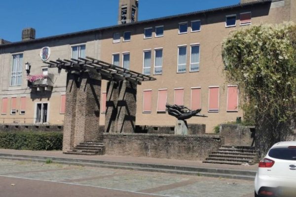 Het gemeentehuis in Oosterbeek. Foto: Omroep Gelderland