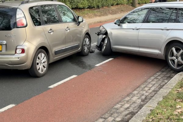 Aanrijding met letsel op Ringallee in Velp Foto: Martin Slijper