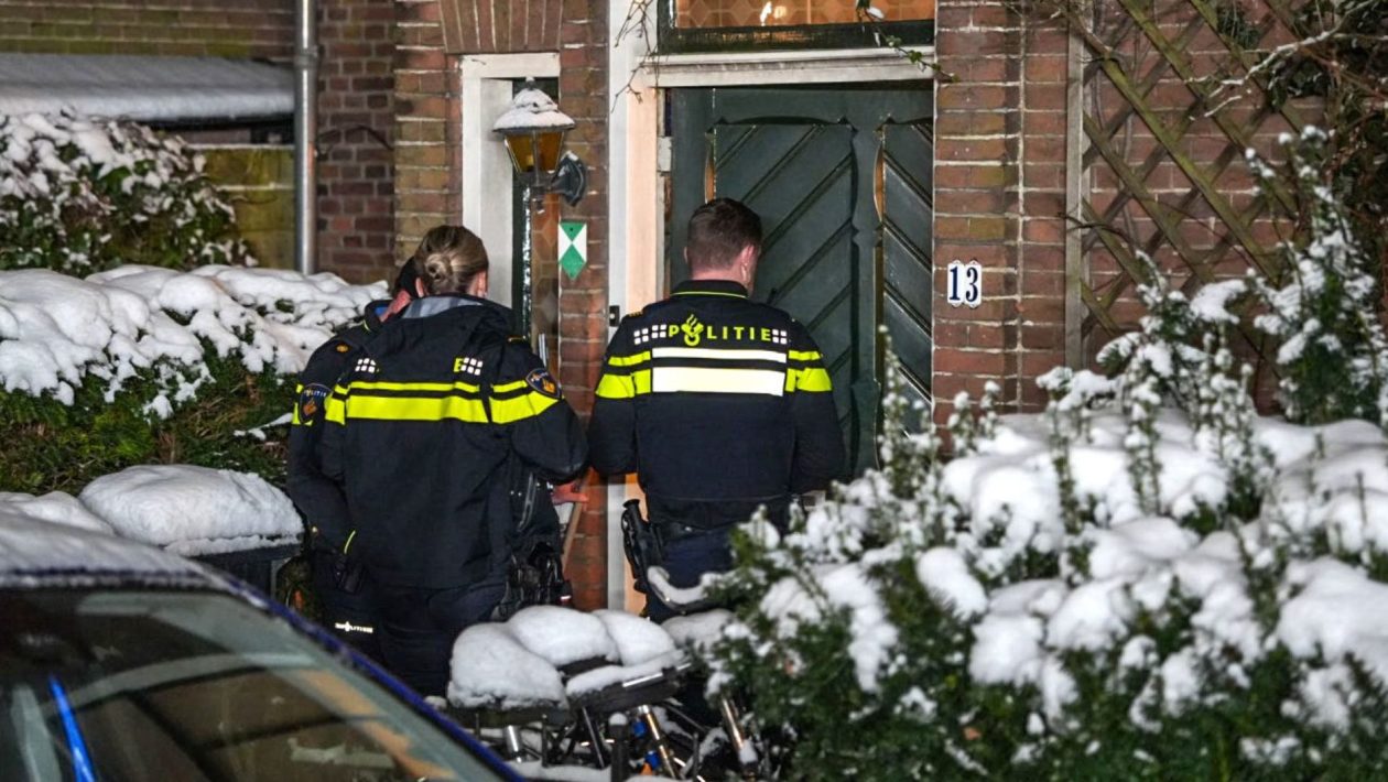 Politie vindt hennepplanten na melding van rare geur Foto: Persbureau Heitink
