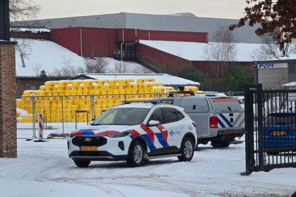 EOD blaast oorlogsmunitie op aan Edyweg in Spankeren Foto: Studio Rheden