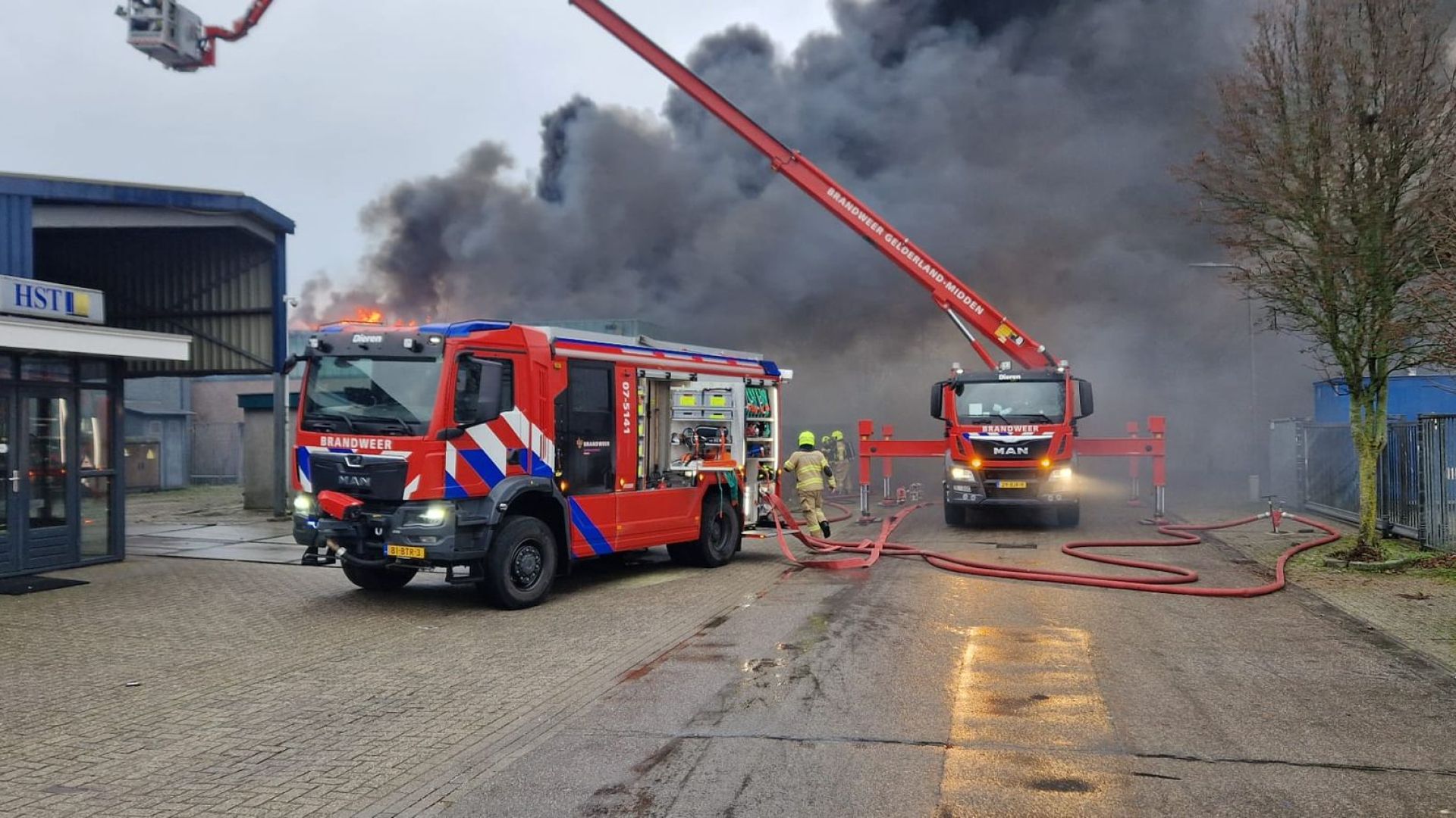 Vlammenzee verwoest bedrijfspand in Spankeren op nieuwjaarsdag [Update]