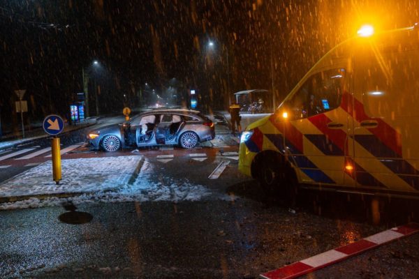 De auto liep zware schade op en is total loss. Foto: Persbureau Heitink