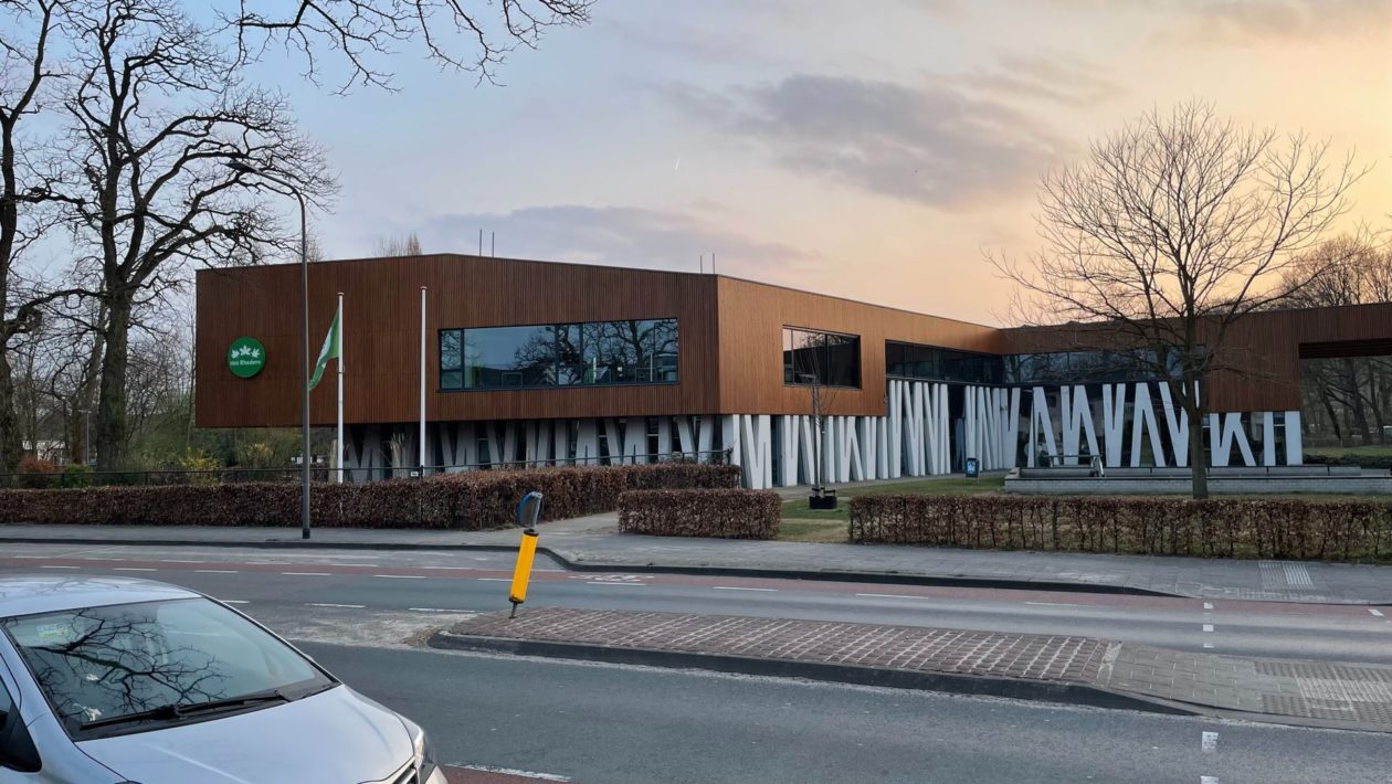 Bezorgde inwoners willen snelle maatregelen voor verkeersveiligheid Harderwijkerweg Foto: Martin Slijper