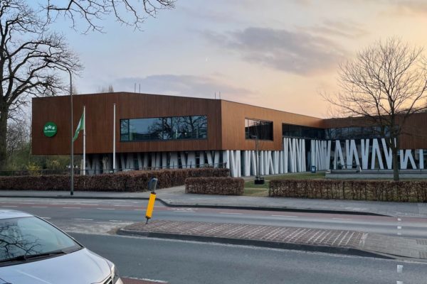 Bezorgde inwoners willen snelle maatregelen voor verkeersveiligheid Harderwijkerweg Foto: Martin Slijper