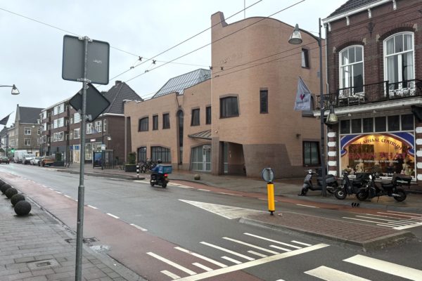 Voormalig ING pand Hoofdstraat Velp krijgt 14 nieuwe woningen Foto: Martin Slijper