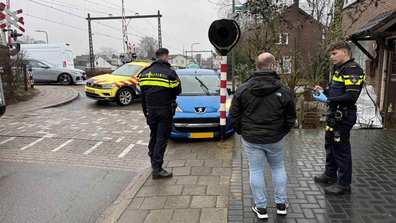 Auto ramt overwegbel