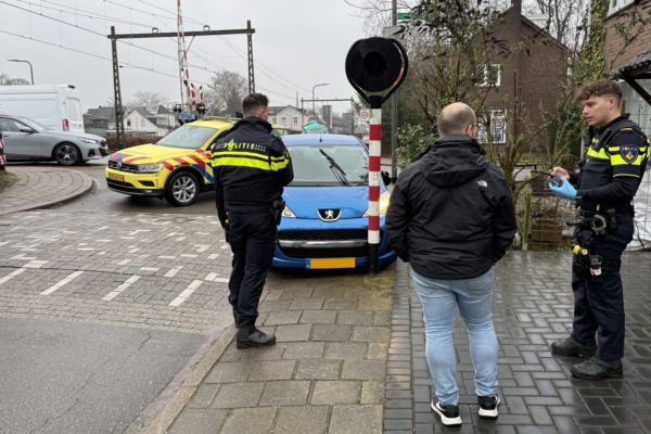 Auto ramt overwegbel
