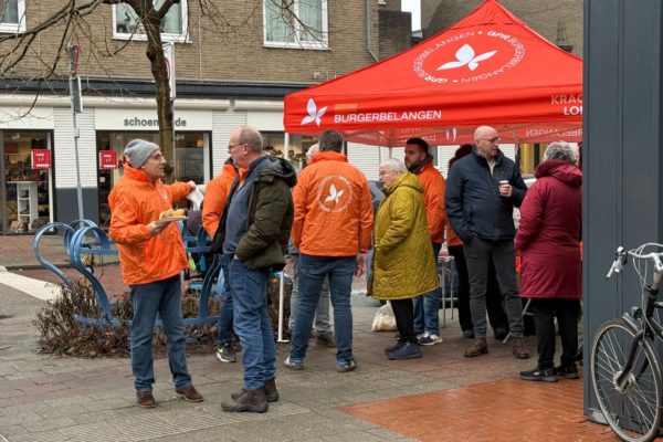 Politieke partijen voeren campagne in Velp voor gemeenteraadsverkiezingen Foto: Martin Slijper