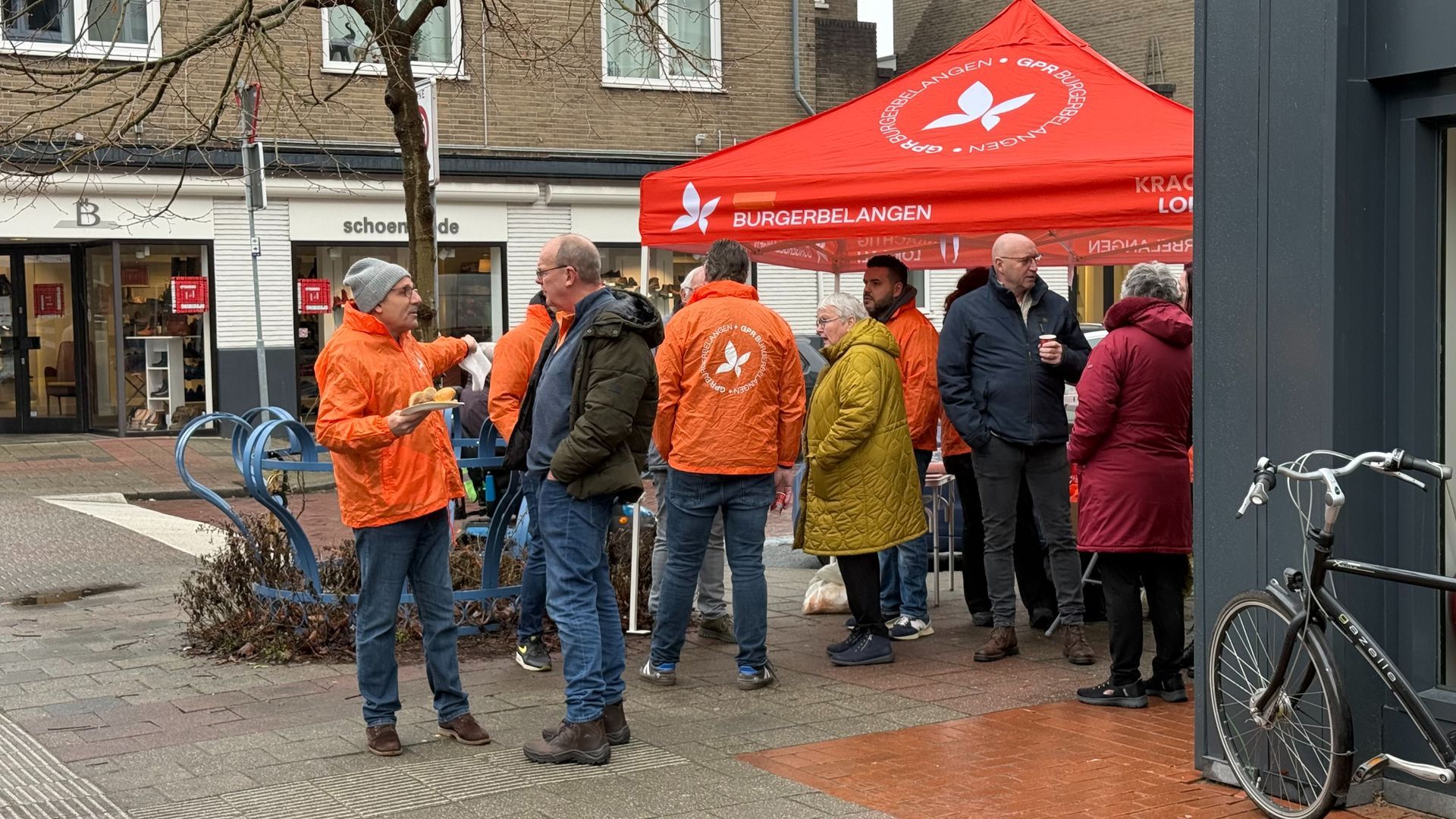 Politieke partijen voeren campagne in Velp voor gemeenteraadsverkiezingen