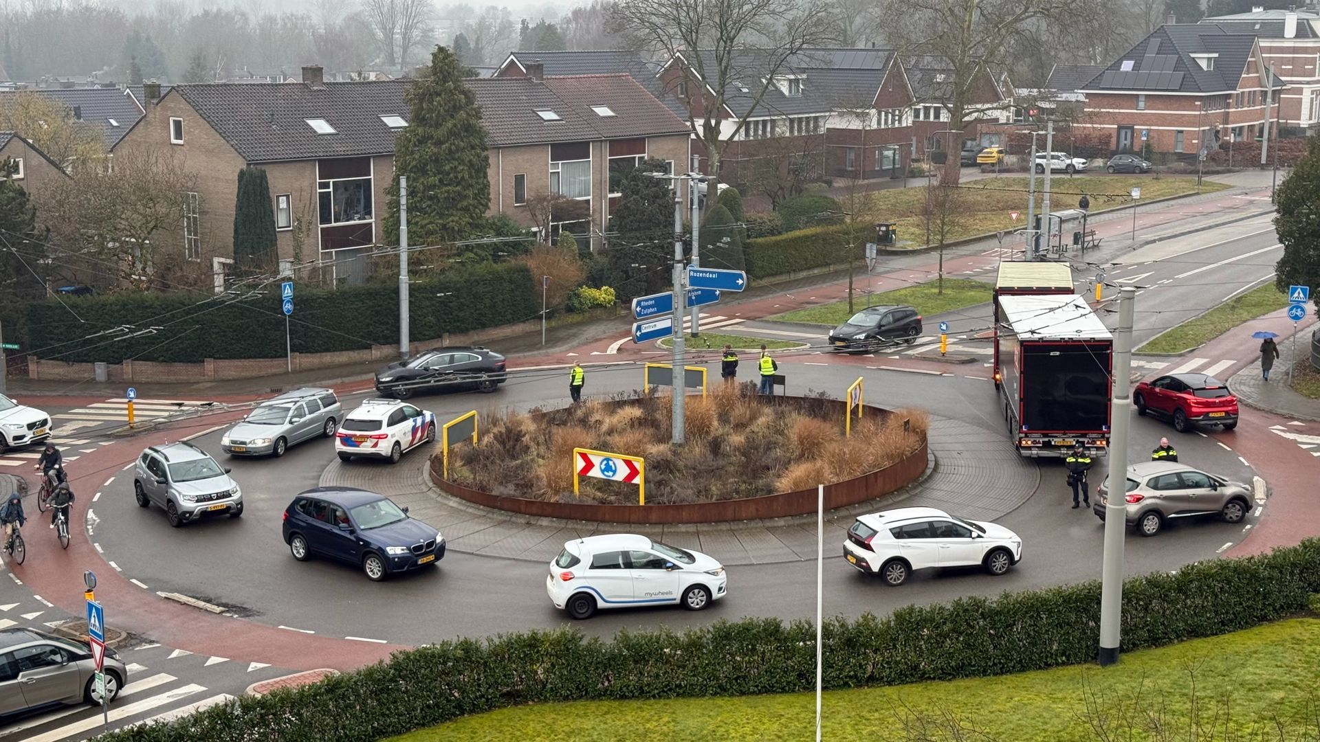 Vrachtwagen legt Velp-Noord plat: verkeer twee uur ontregeld