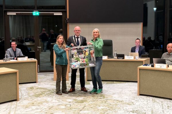 Hondenliefhebbers bieden 650 kaarten aan om zorgen Rozendaalse Veld Foto: Martin Slijper