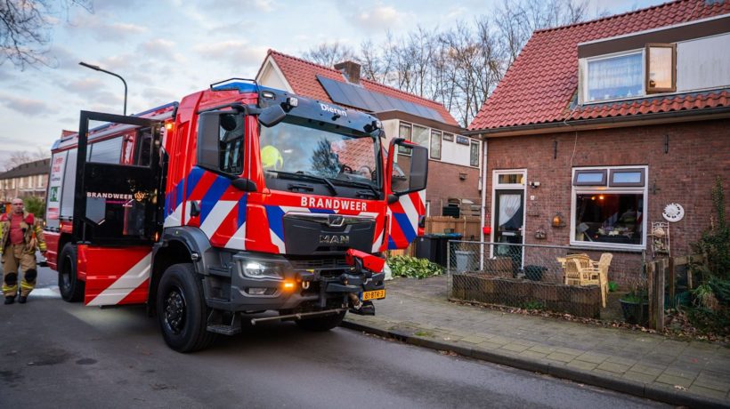 Brandweer redt bewoner bij keukenbrand in Dieren Foto: Persbureau Heitink