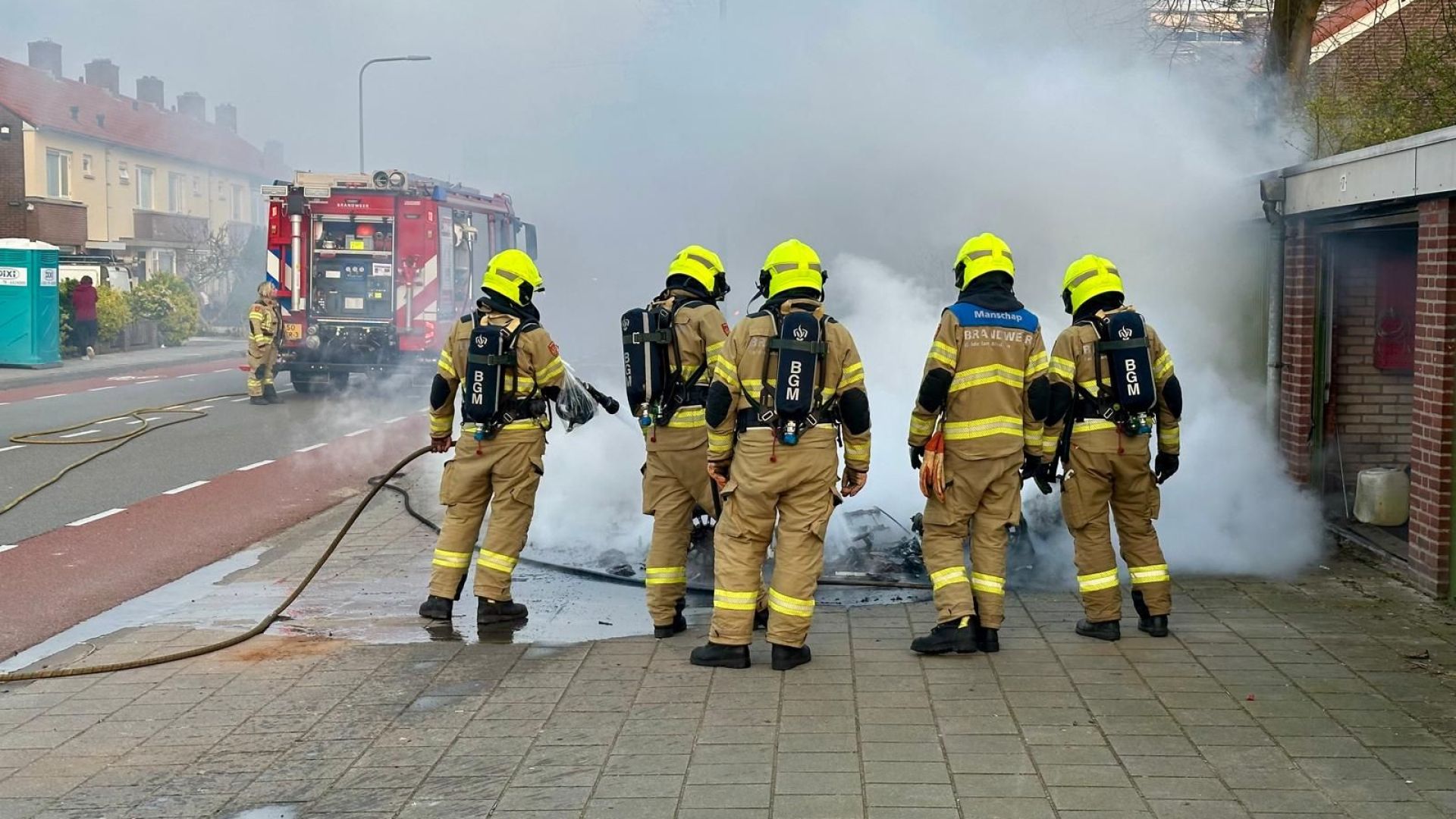 Brommobiel vat vlam in Velp, buurt loopt massaal uit