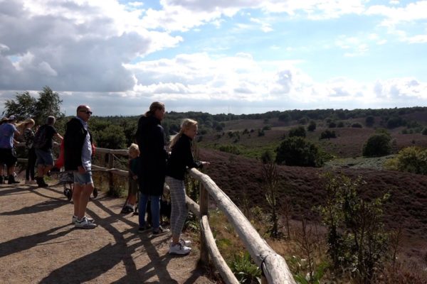 Bezoekers op de Posbank. Foto: Omroep Gelderland
