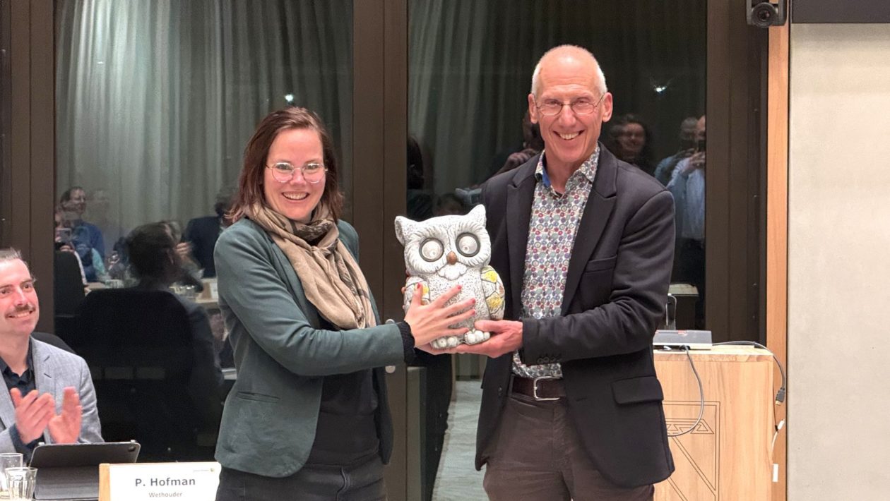 GroenLinks-raadslid Vrieze in het zonnetje gezet Foto: Martin Slijper