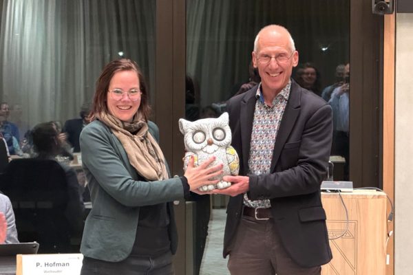 GroenLinks-raadslid Vrieze in het zonnetje gezet Foto: Martin Slijper