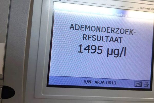Alcohol test Foto: Politie