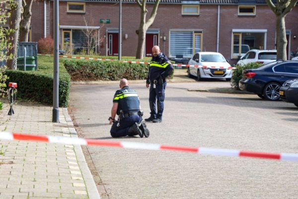 Politie doet onderzoek op straat. Foto: Persbureau Heitink
