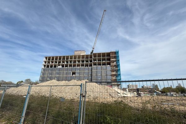 Helft koopwoningen oud ziekenhuis Velp nog niet verkocht Foto: Martin Slijper