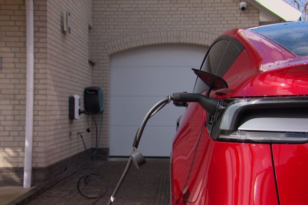 Elektrische auto's zijn populair. Foto: Omroep Gelderland