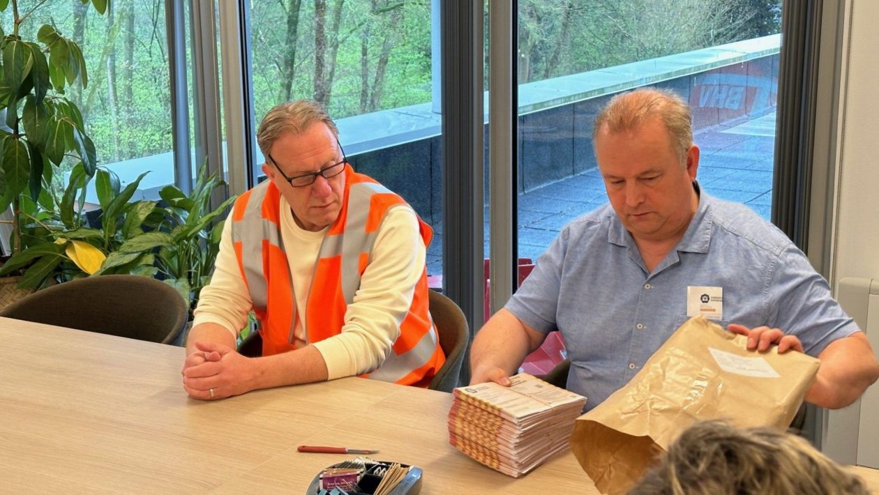 De stemmen worden nog een keer geteld na miniem verschil Foto: Omroep Gelderland