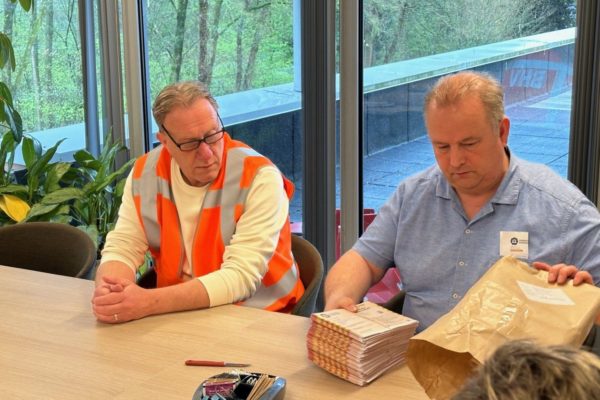 De stemmen worden nog een keer geteld na miniem verschil Foto: Omroep Gelderland